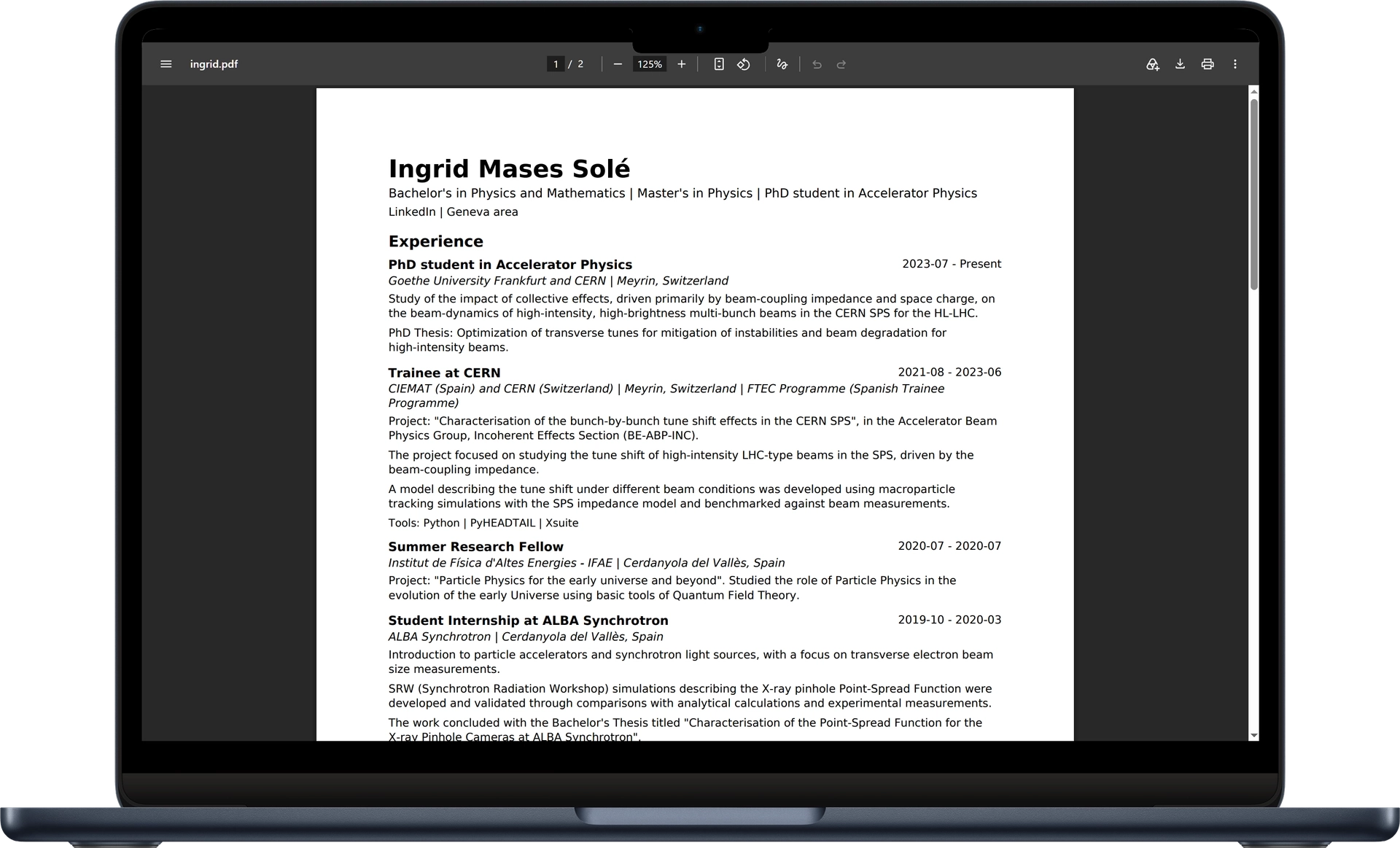 Mockup de um portátil com o CV em PDF de Ingrid Mases Solé num leitor de documentos.