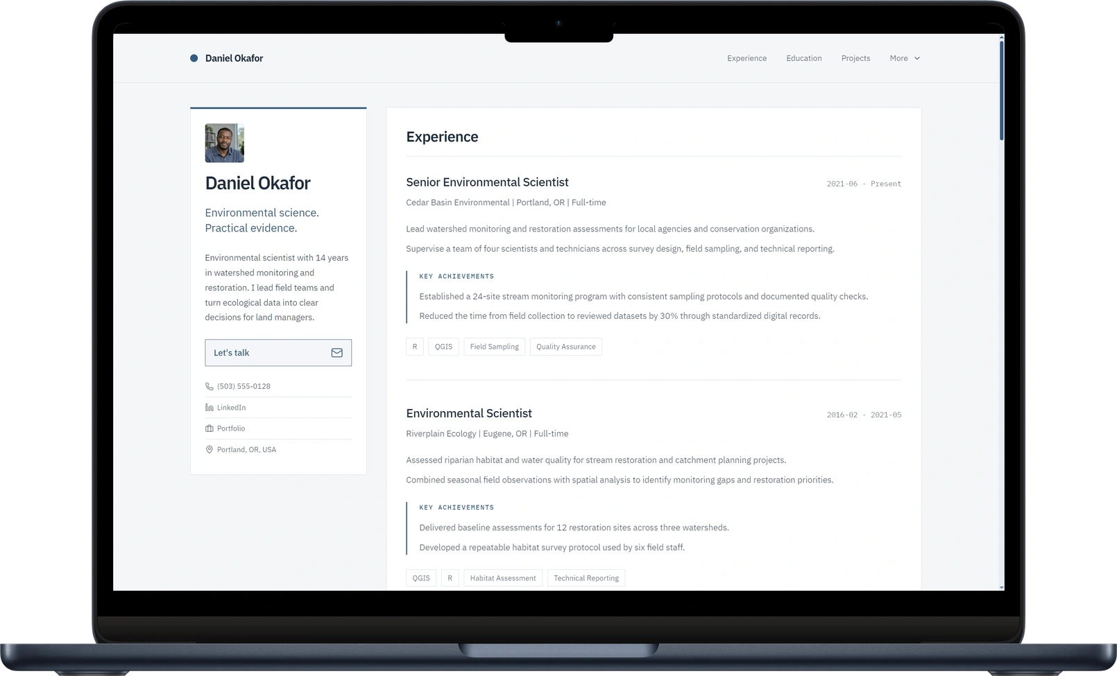 Self-Karriere-Website in Dossier mit Berufslaufbahn, Erfolgen, Kompetenzen und Projektlinks.